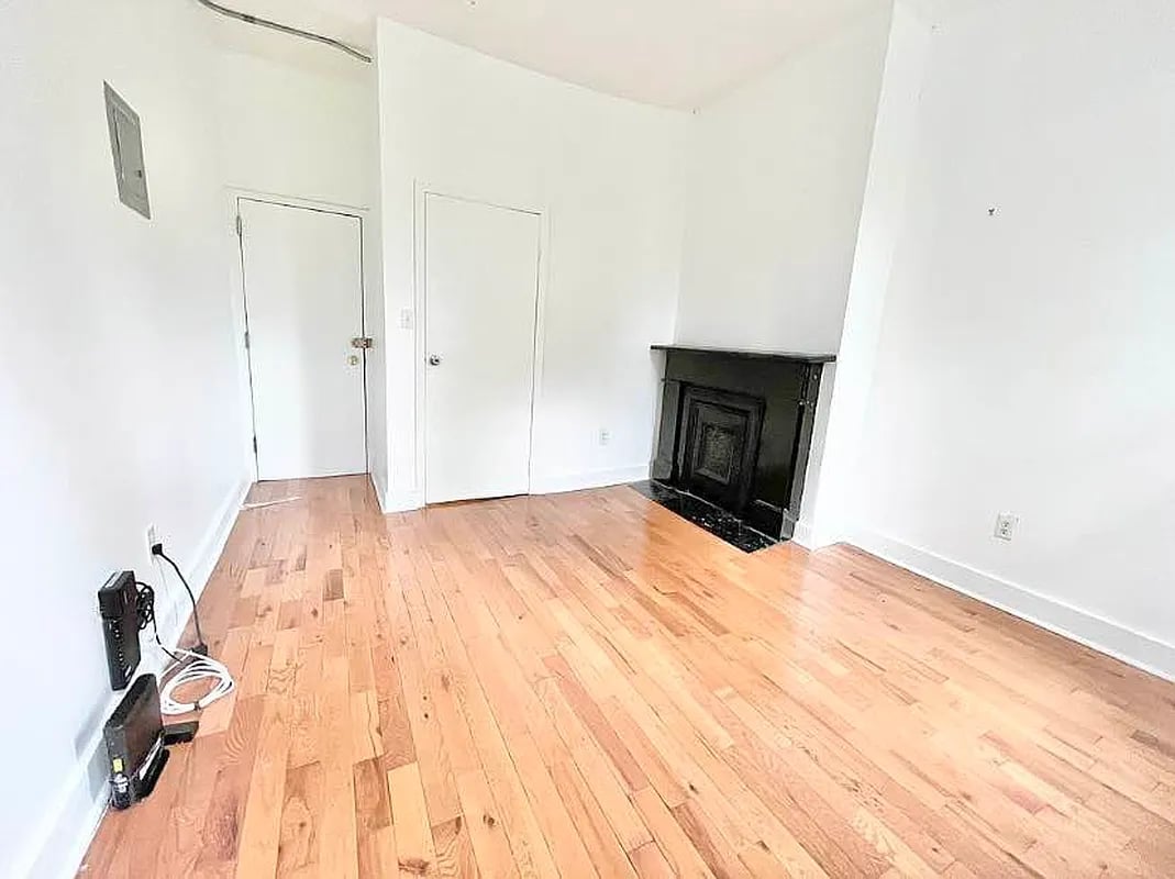 369 Menahan Street #1R