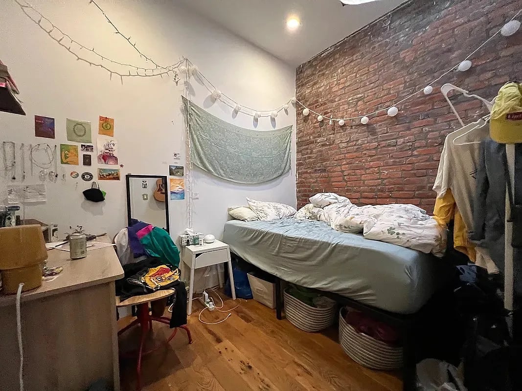 418 Melrose St 3F