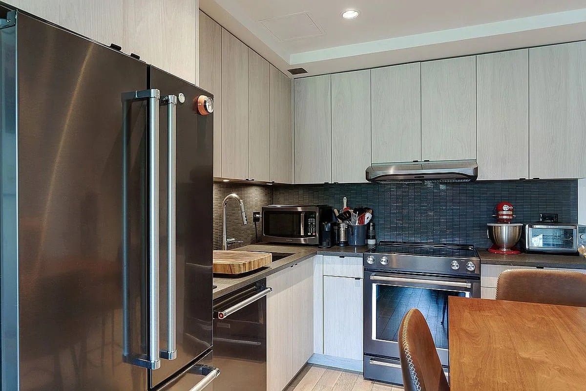 15 E 19th St #4C
