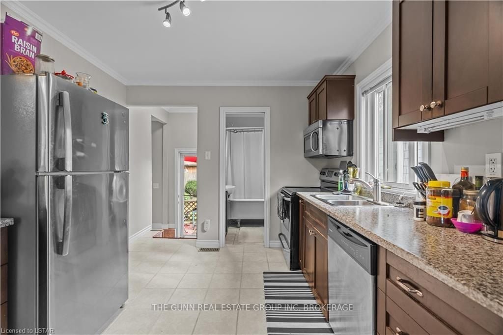 16 Linwood St