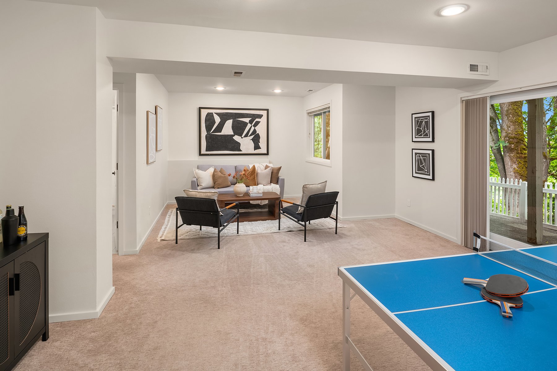 Quiet Elegance in Kirkland: Ideal Location & Natural Beauty