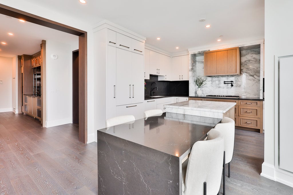 2060 Lakeshore Road #2101