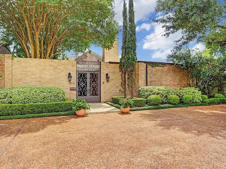 6111 Woodway Dr