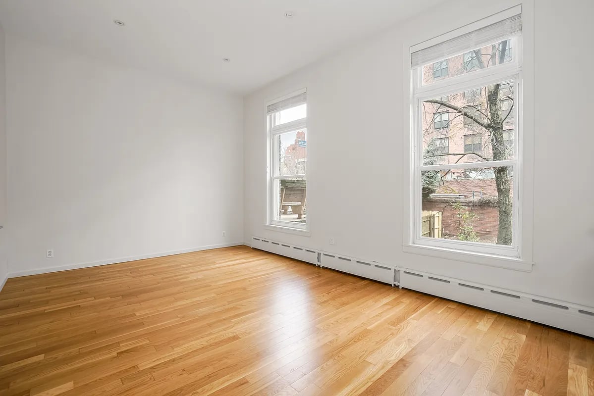 459 W 47TH St PARLOR