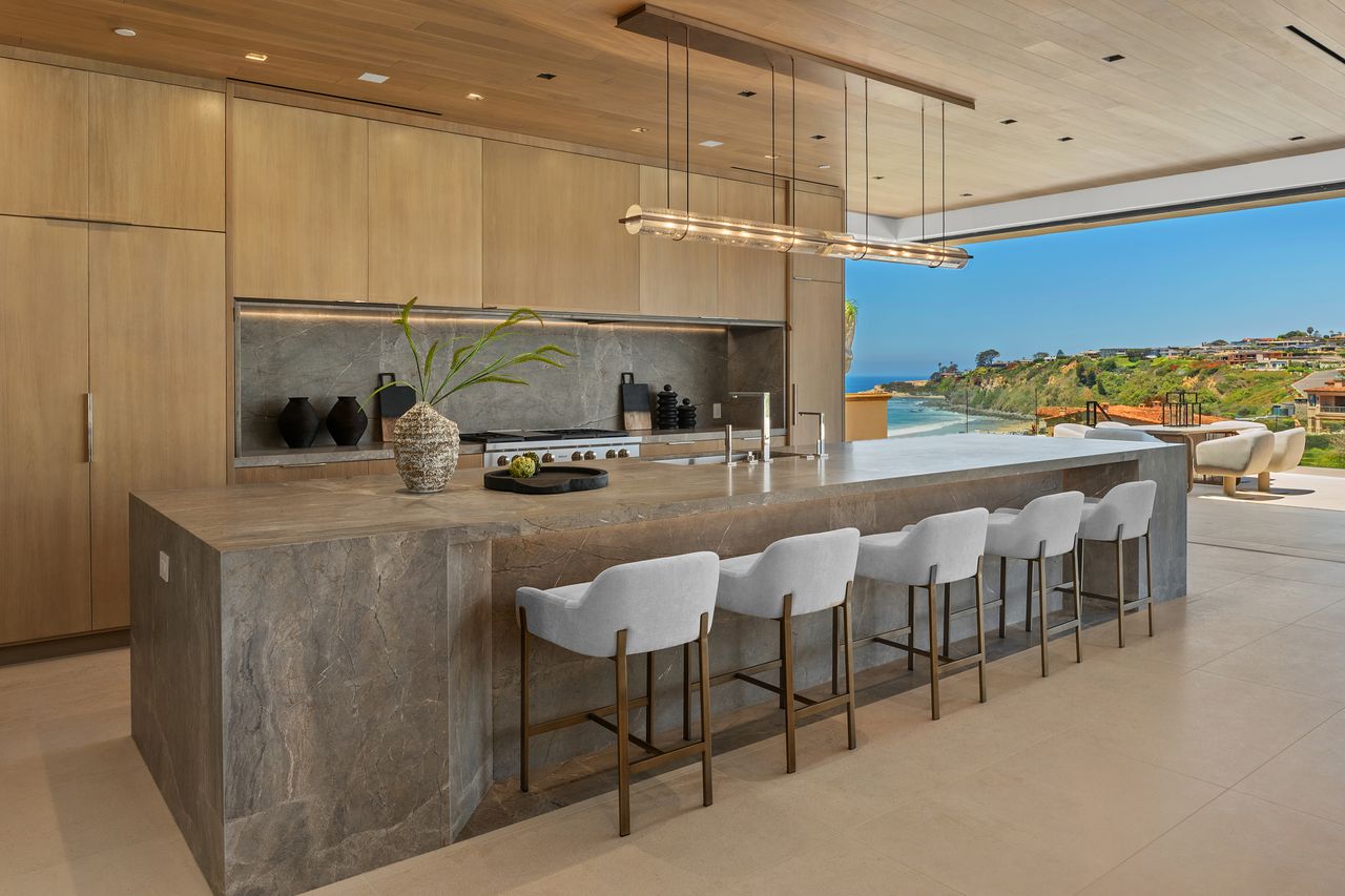 13 Ritz Cove