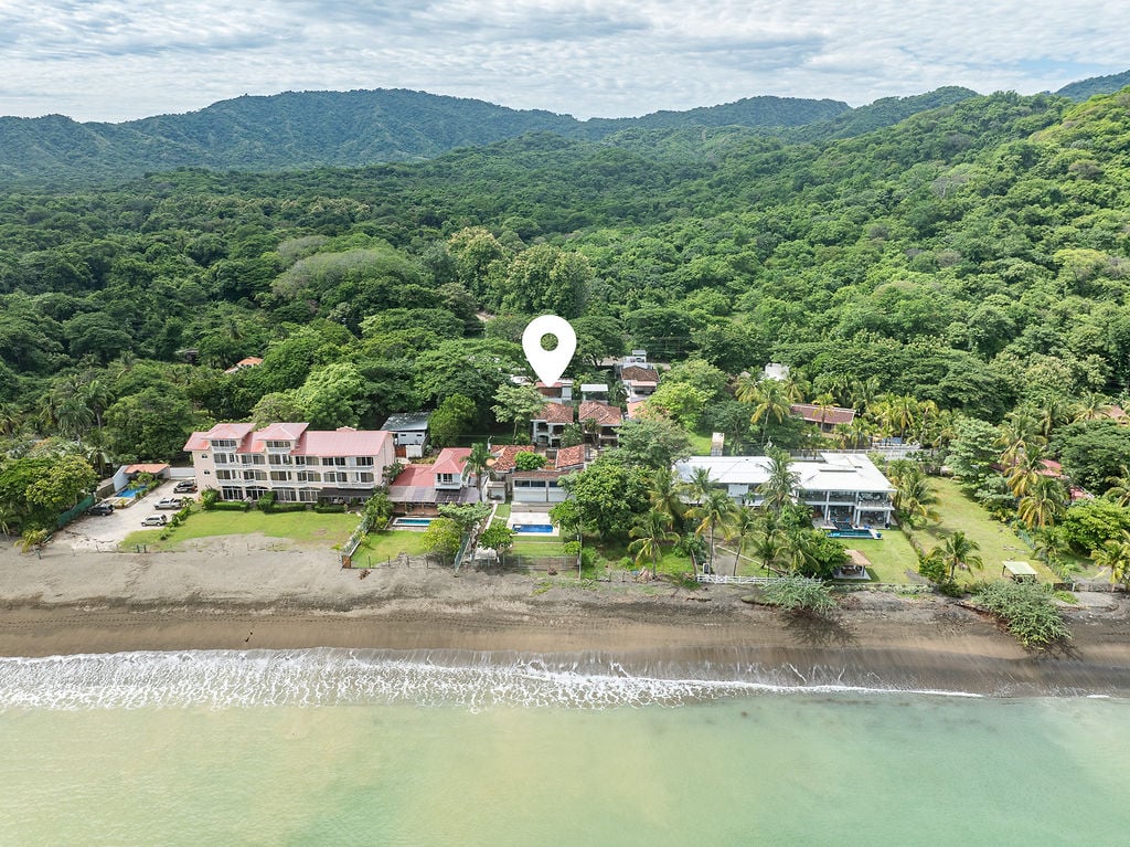 Casa Reye | Stunning 3-Bedroom Beach Home with Rooftop Ocean Views and Private Pool in Surfside, Playa Potrero