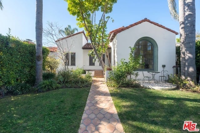 441 N Flores St