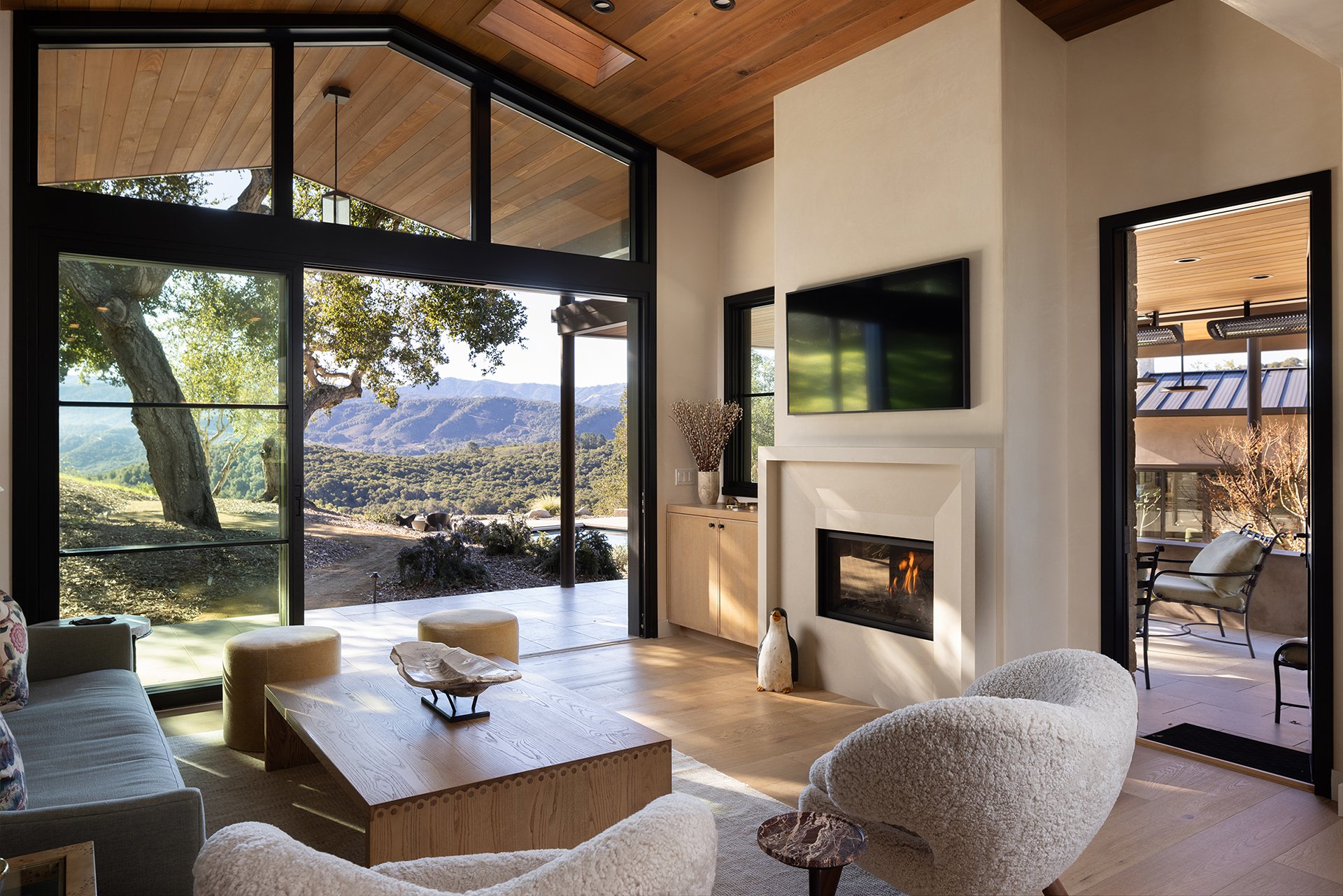 Este Canada | A Tehama Compound