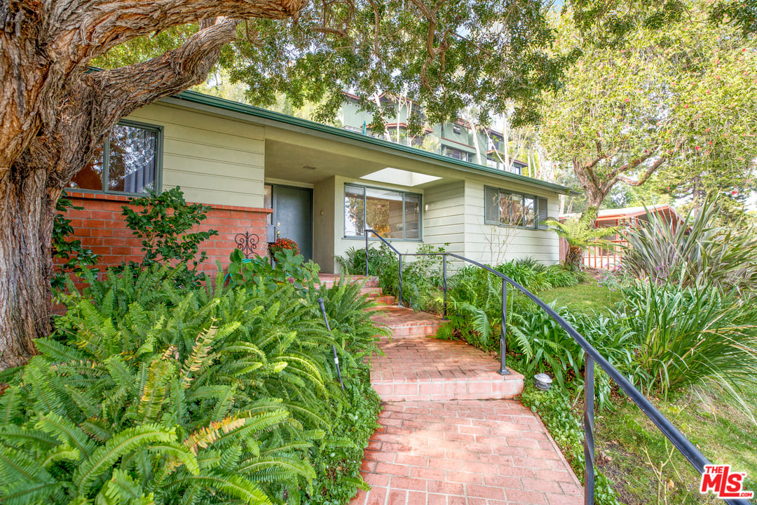 2715 Anchor Ave