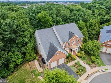 106 Calvary Ct SE
