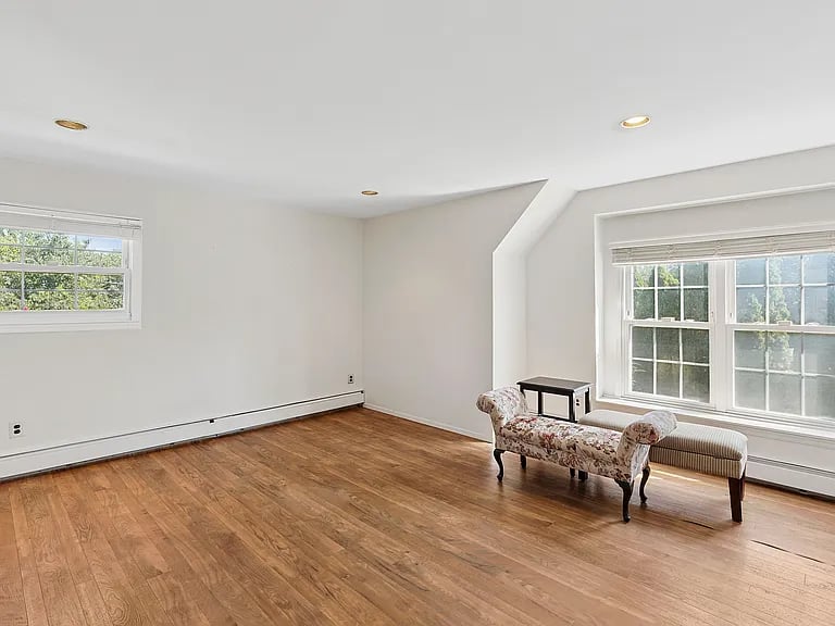 11 Juniper Ln
