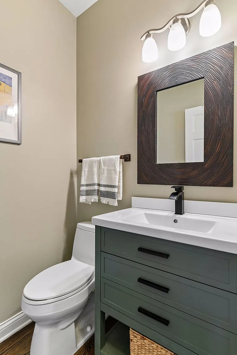 Stunning 2-Story in Springfield Community
