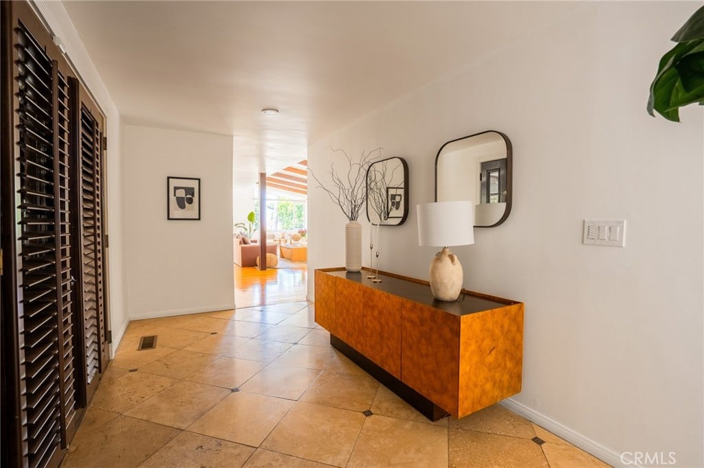 2423 S Buenos Aires Dr