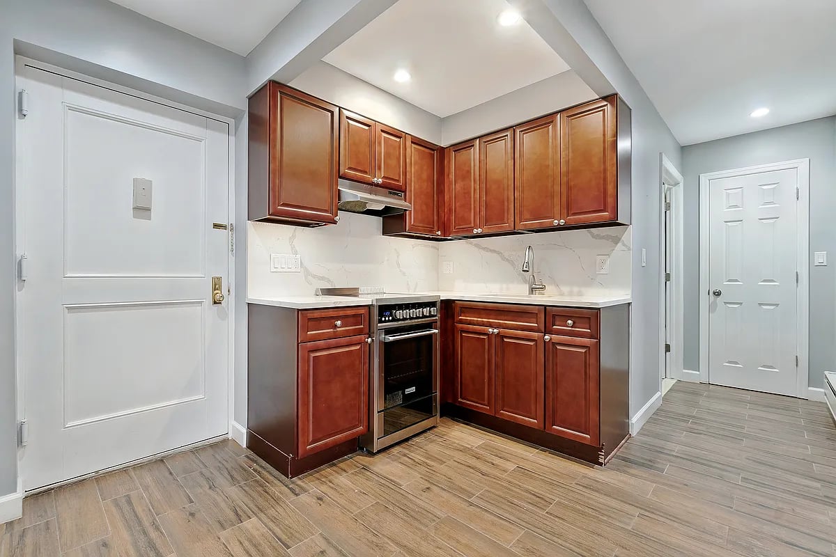 31-23 Crescent St #1D