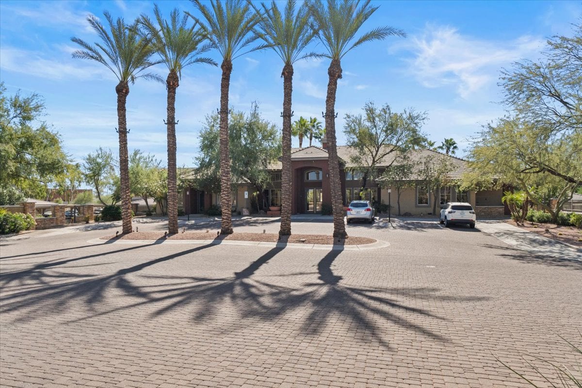 5401 E Van Buren Street 1054