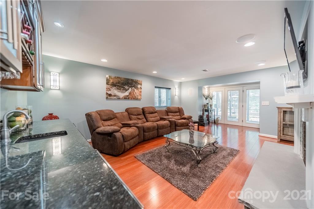 61 Heritage Dr
