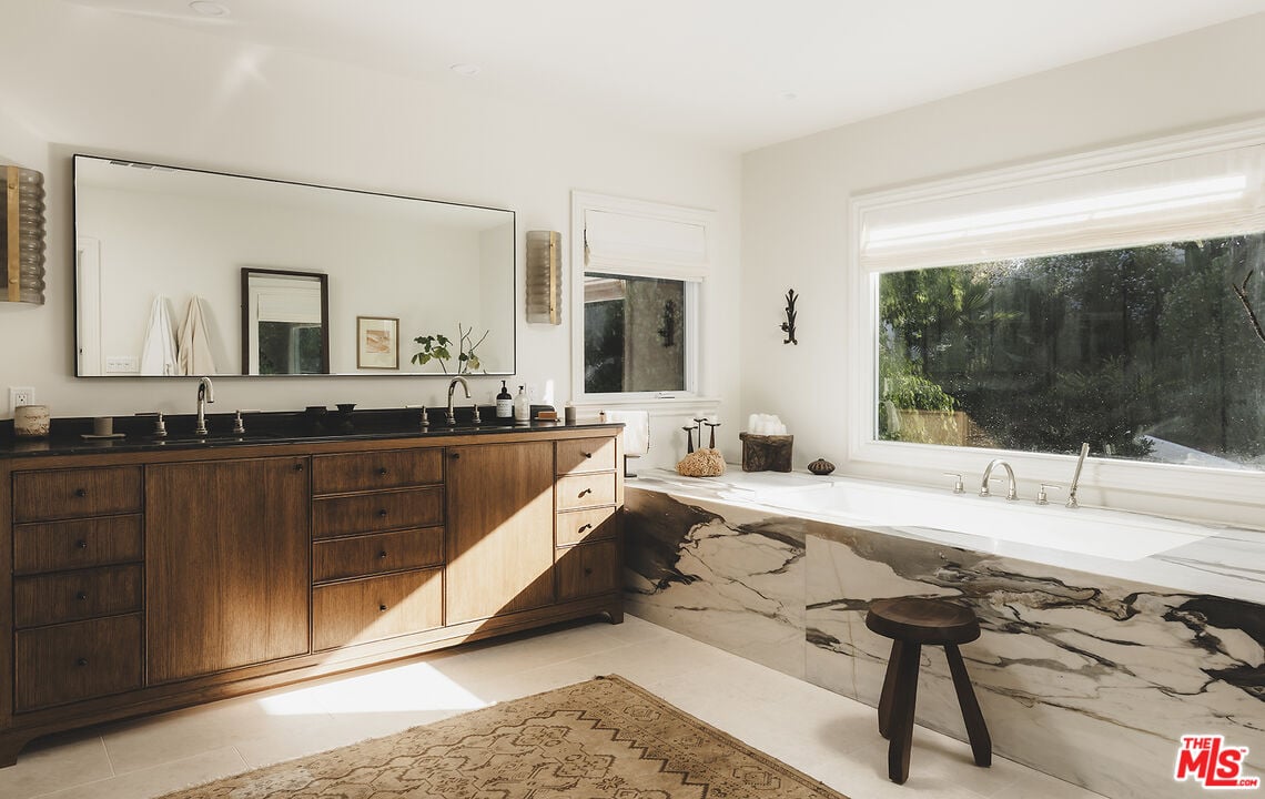 Nova Pavilion, El Cerrito Pl, 90068