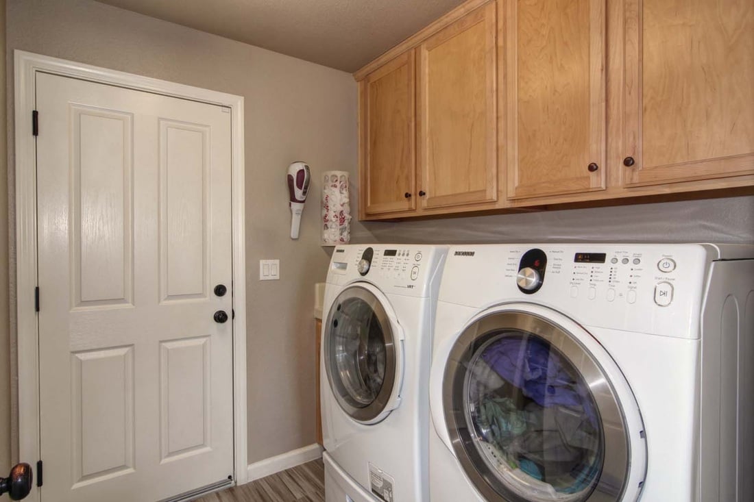 Gorgeous Lincoln 5 Bedroom Home for Sale!