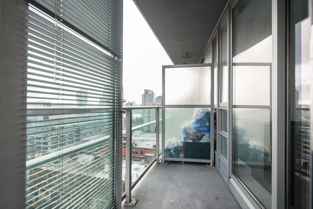233 Robson St, #1705