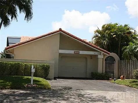 7 Royal Palm Way Unit: 207