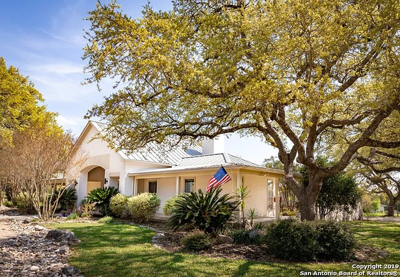22050 Hanging Oak