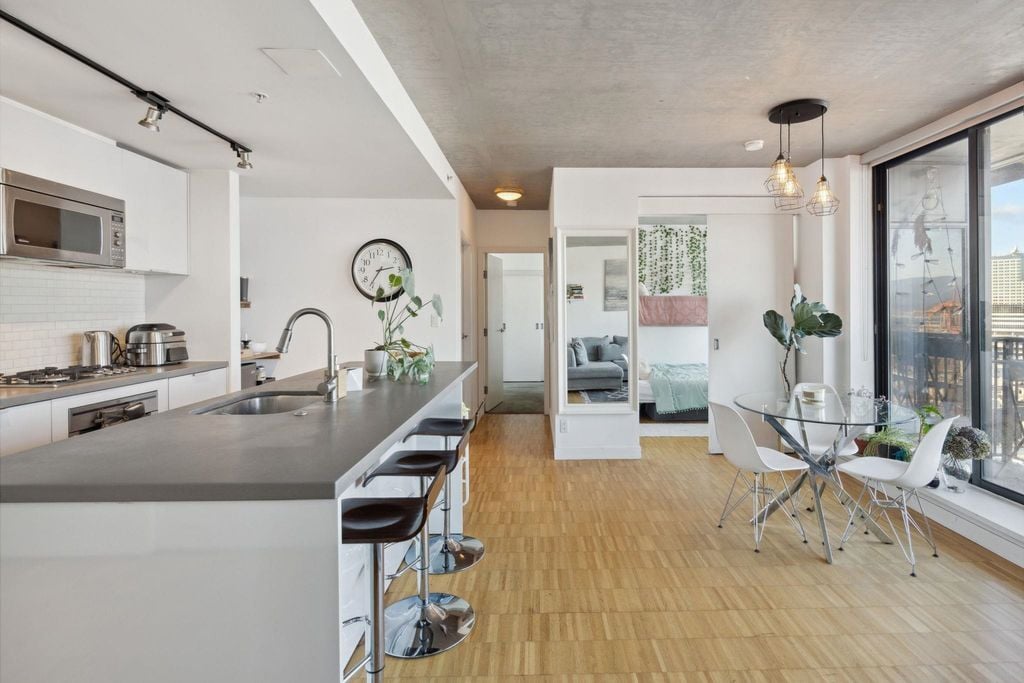 128 W Cordova St, #1601