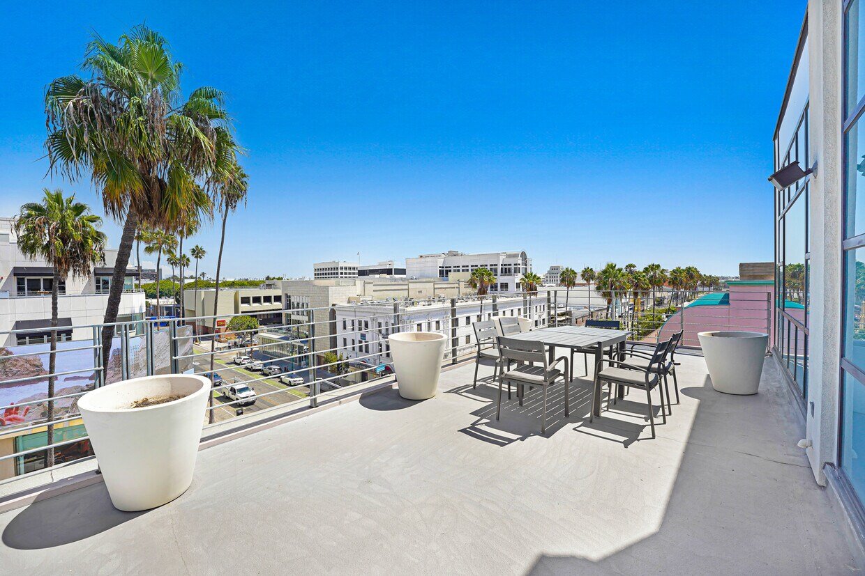219-231 Arizona Ave