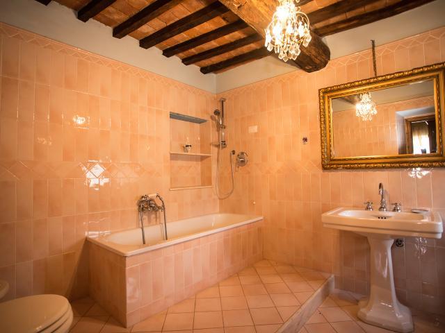 Enchanting Countryside Estate in Arezzo