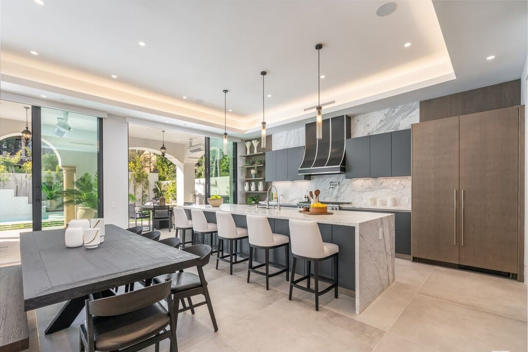 Silverreach Pavilion, N Hillcrest Rd, 90210