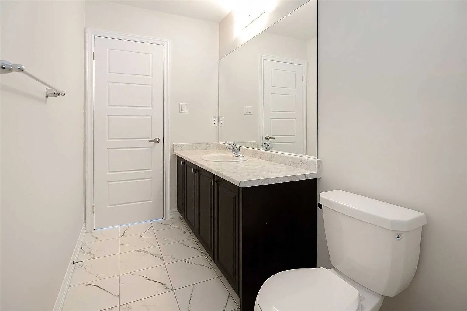 22 Charm Place N