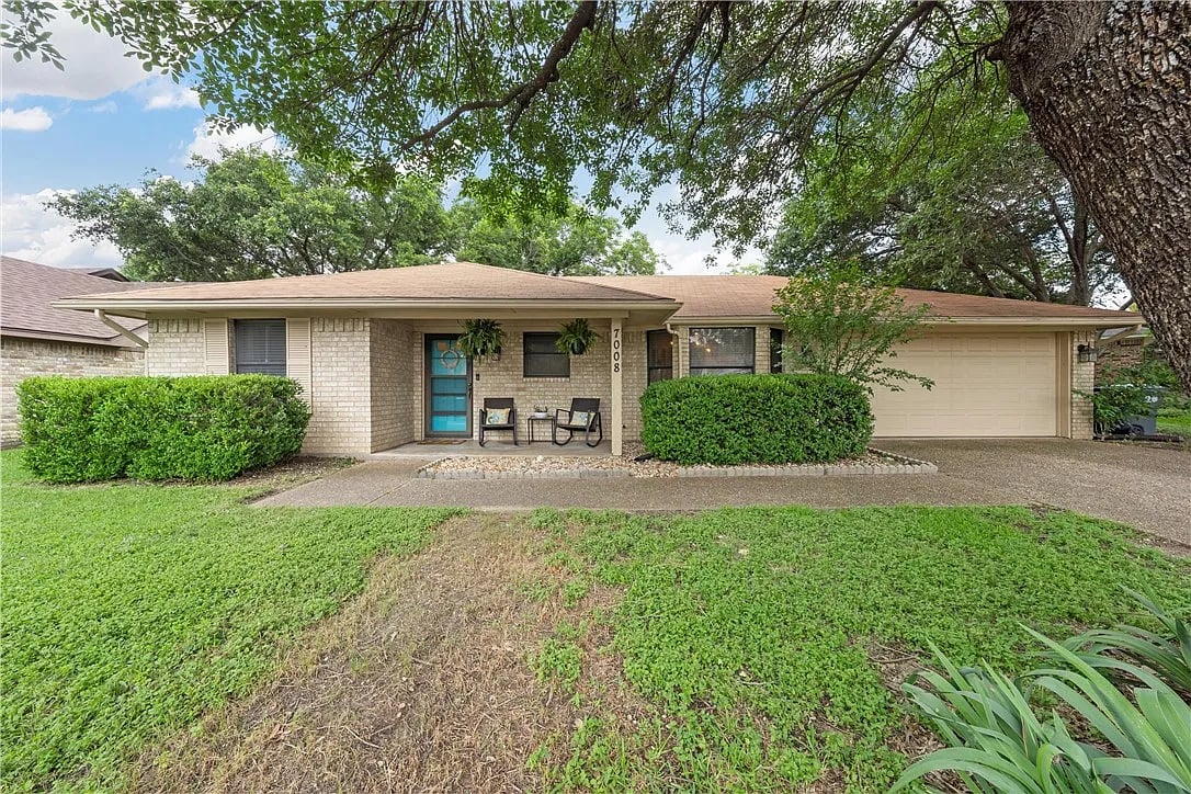 7008 Oxford Dr