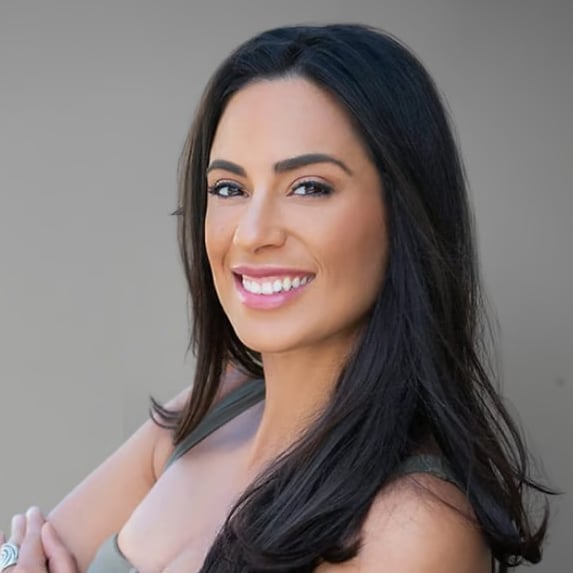Carla Acosta Santa Clarita, CA Real Estate Agent Headshot