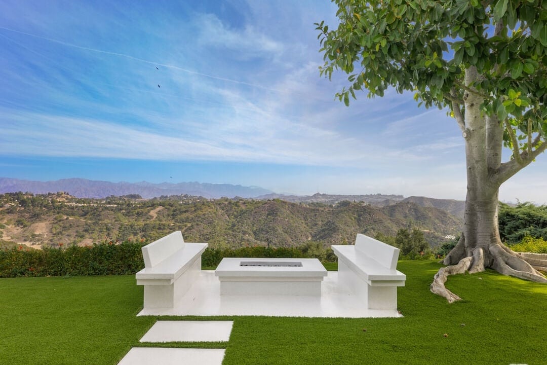 Celestia Manor, Stradella Rd, 90077