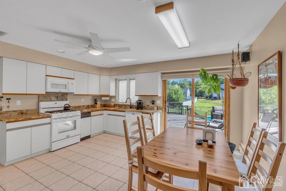 14 Dartmoor Dr