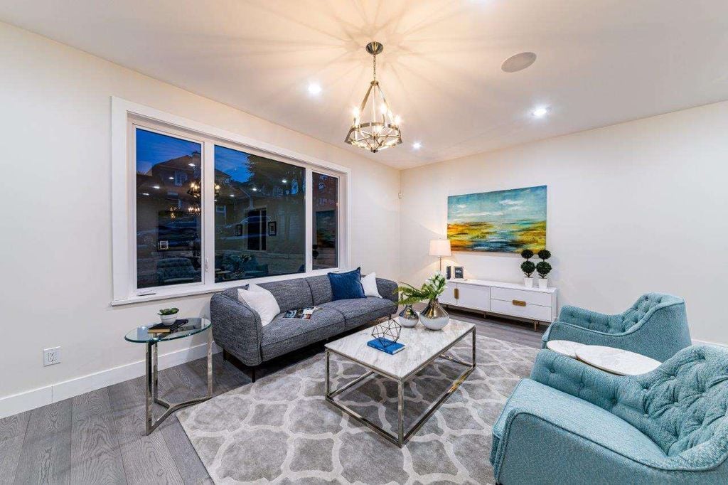 339 W 26th St
