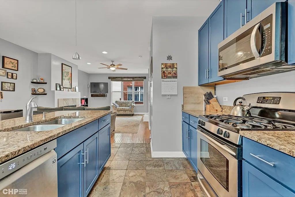 555 N Artesian Ave APT A