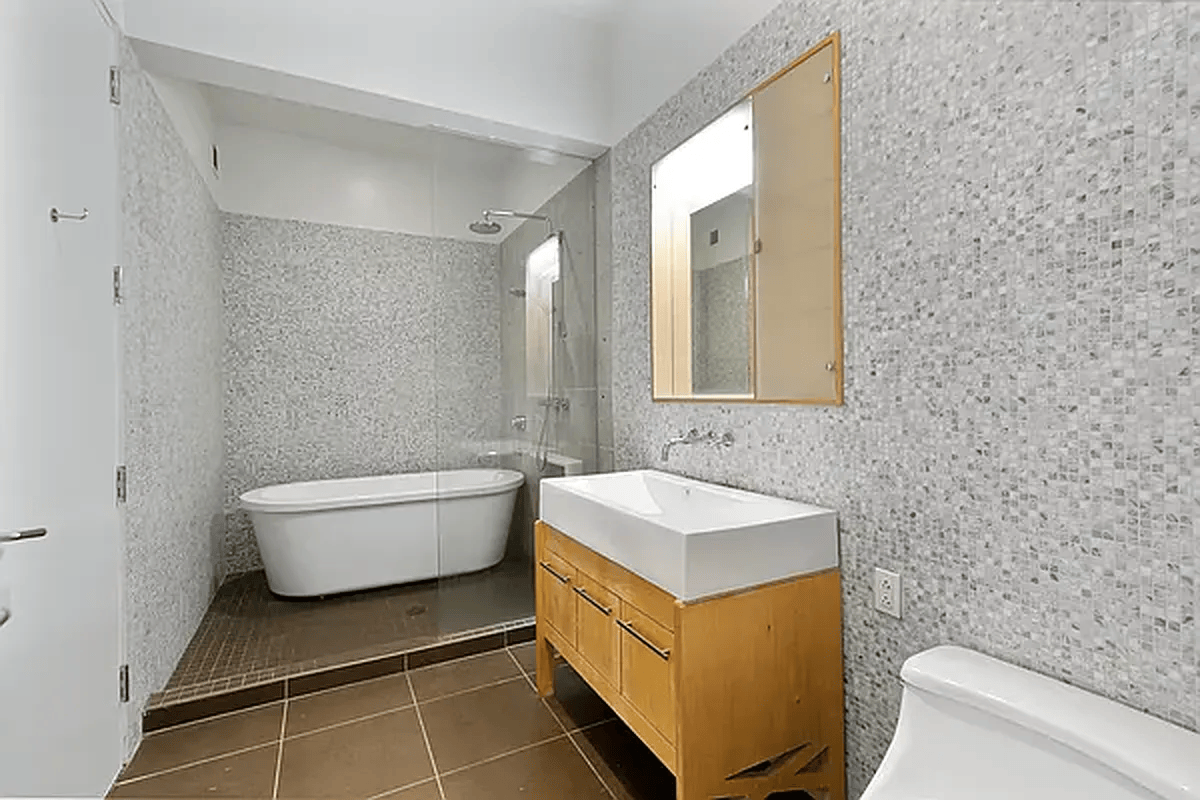 27-28 Thomson Avenue #332