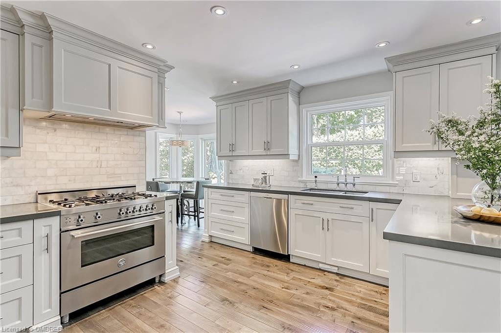 Cambridge Dr Morrison Oakville