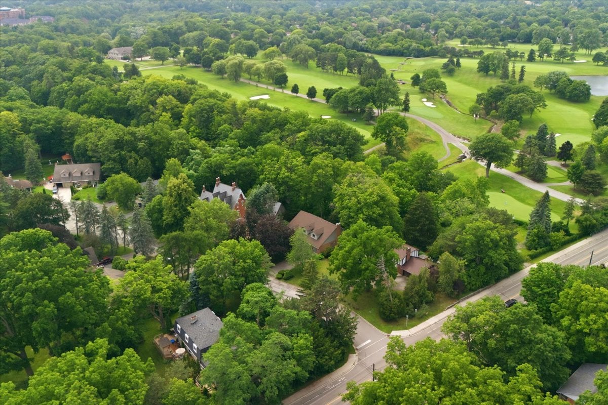 Rare Court Location on Oakville Golf Course