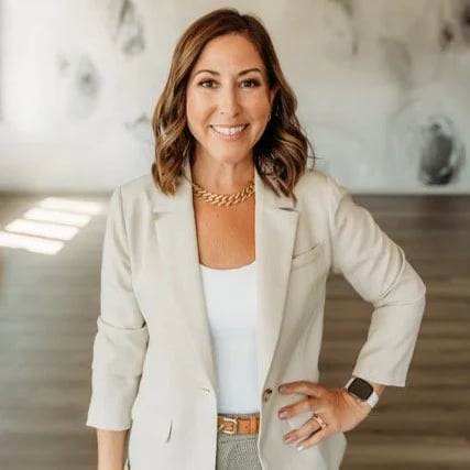Jennifer Boudreau Highland Park, IL Real Estate Agent Headshot