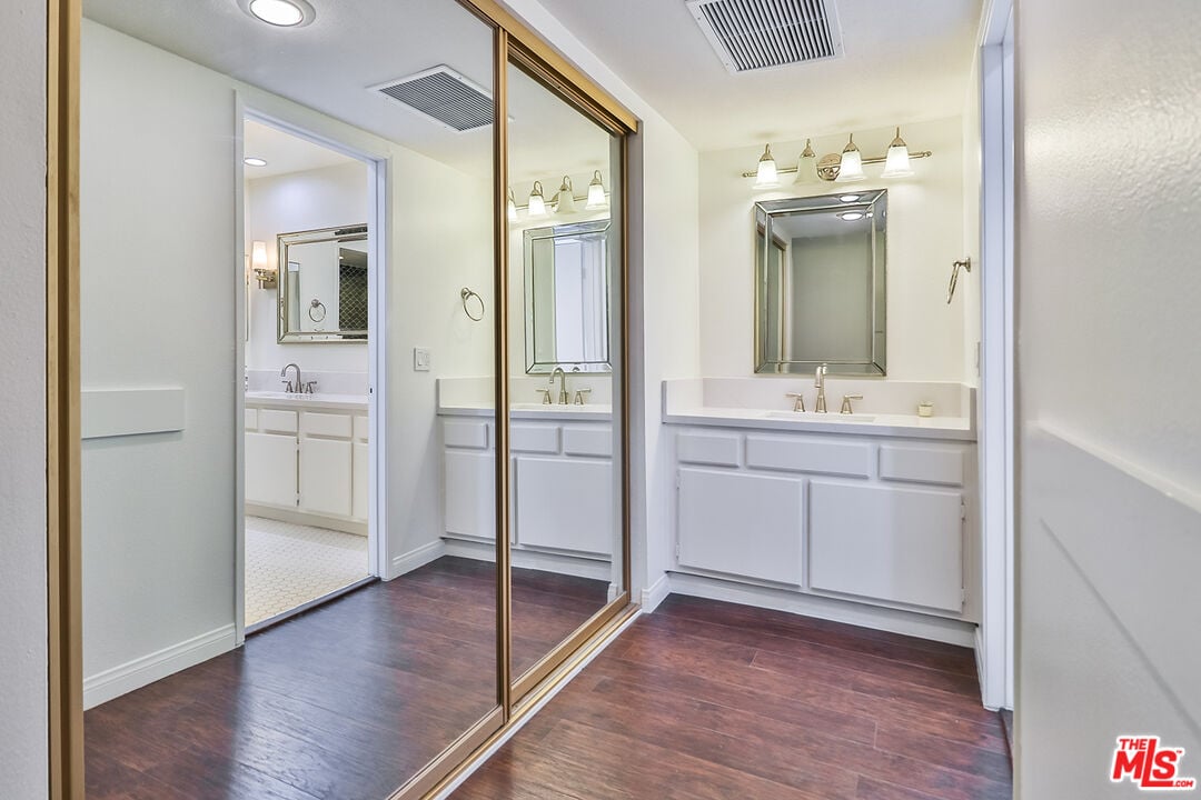 18100 Burbank Blvd Unit 19