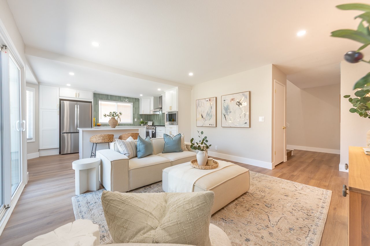 Newly Remodeled. 1 Bed/Bth down, Pioneer Elem!