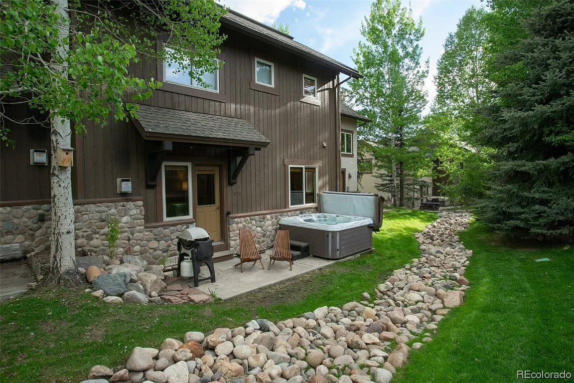 3035 Chinook Ln