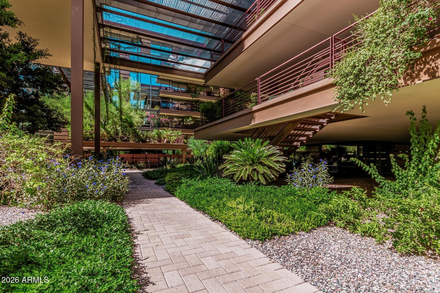 7121 E Rancho Vista Dr, #2006