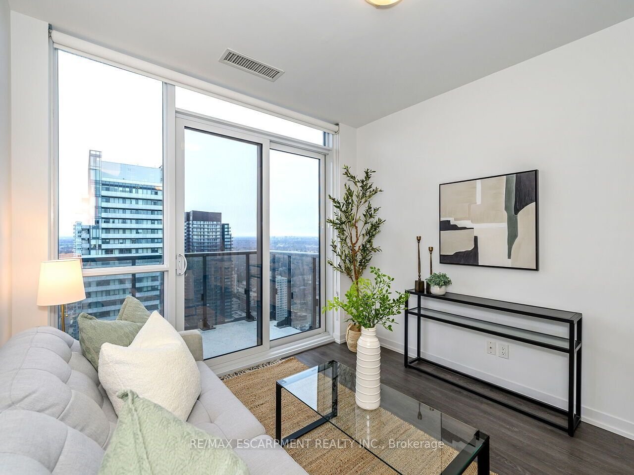 BEGINNER LUXURY IN MIDTOWN 