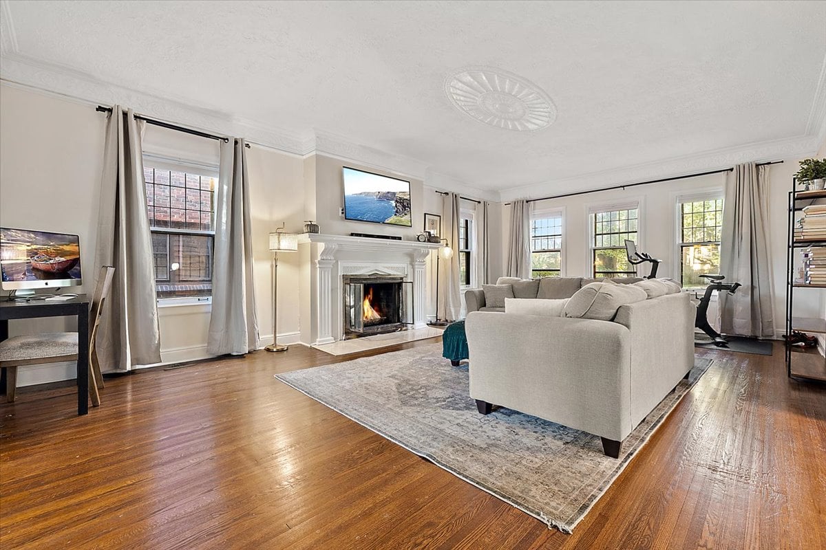 18214 Parkside Street