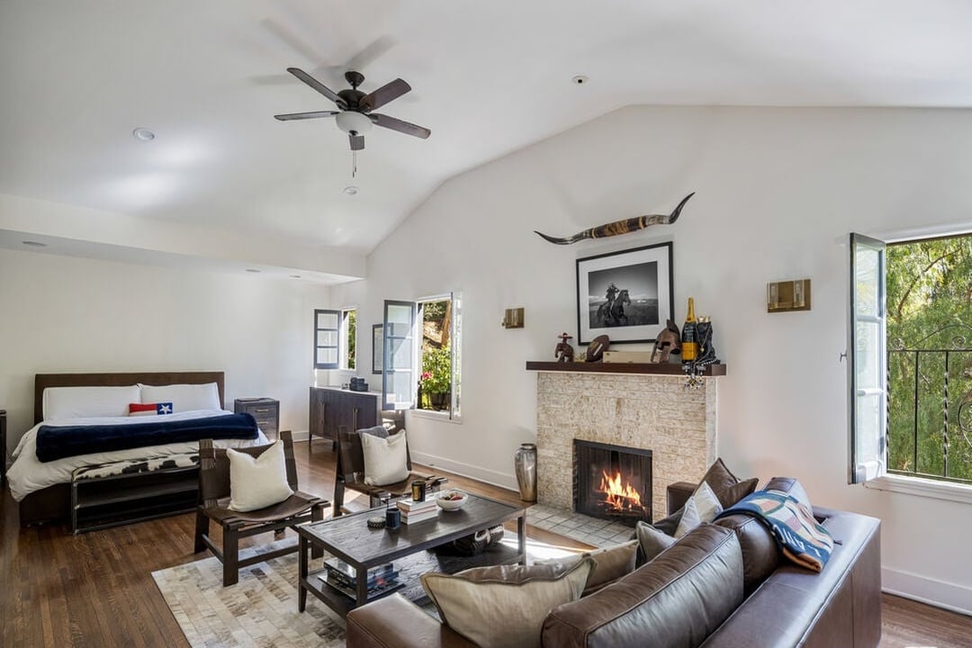 Velaris Estate, Laurel Canyon Blvd, 90046