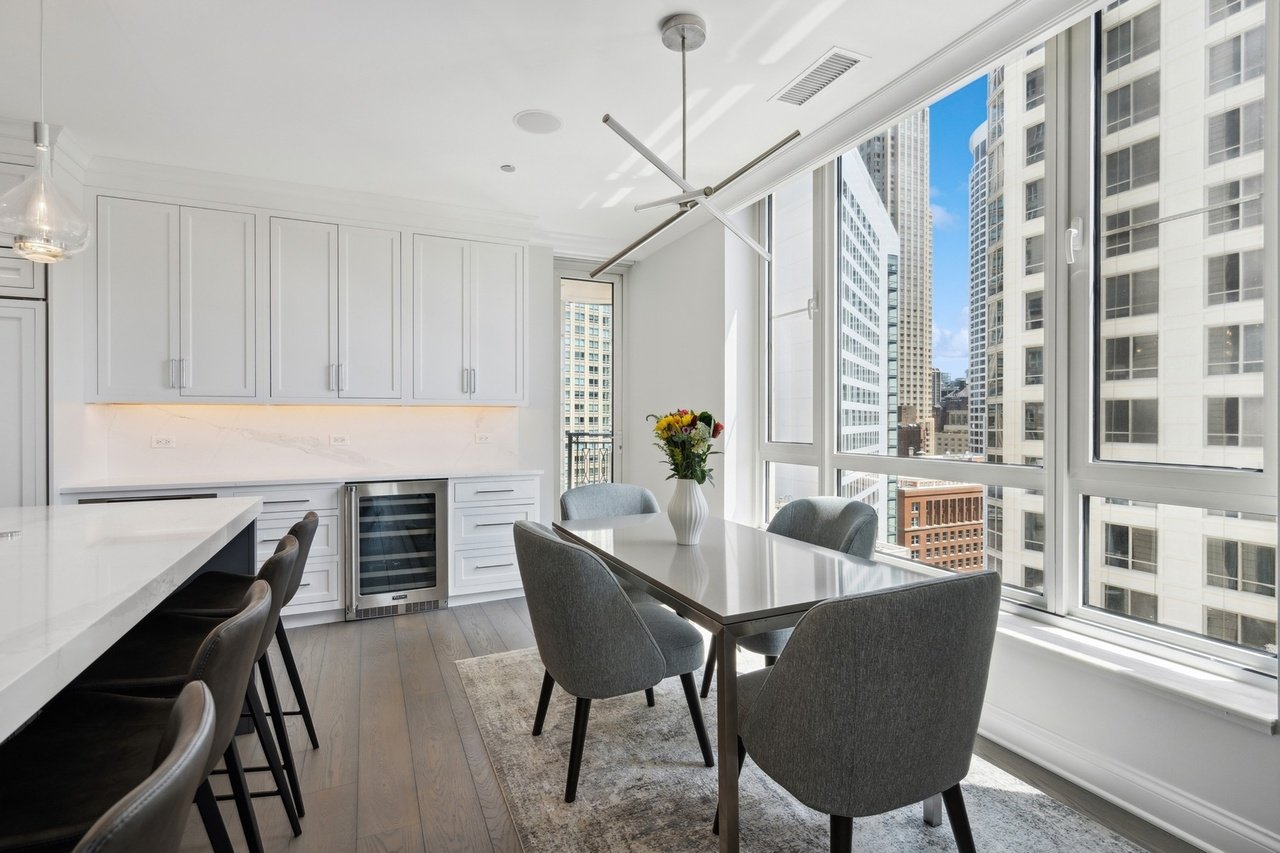 10 E Delaware Pl Unit 22D