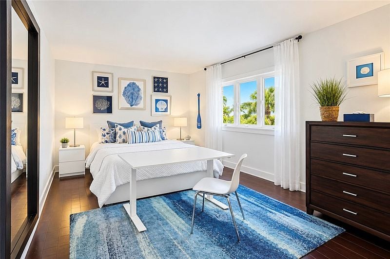 1700 Ocean Dr APT 202V