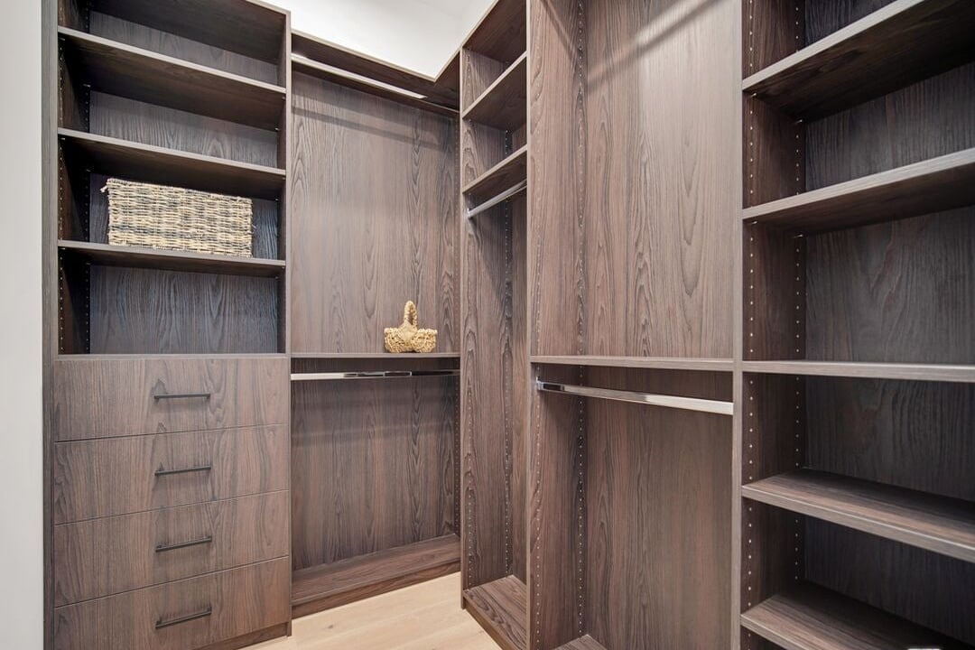 Canyon Lake Dr, 90068